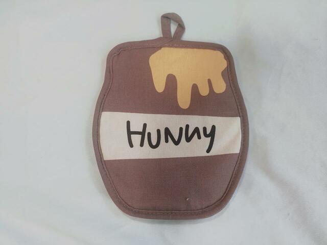 中央に「HUNNY」と文字が記載されたデザイン