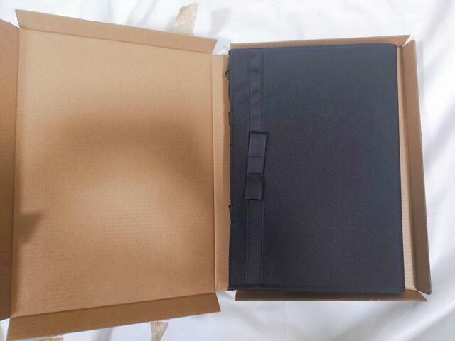 丁寧に梱包されている