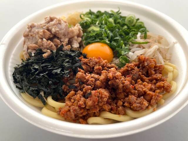 「麺屋こころ監修 背脂ニンニクマシマシ！台湾風まぜそば」680円