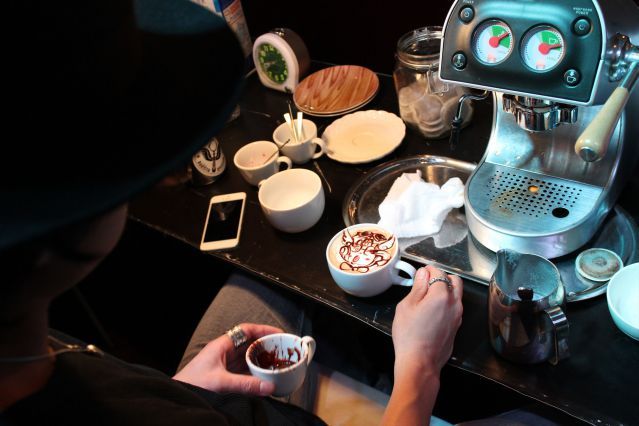 ラテ-1/さまざまなテクニックを駆使