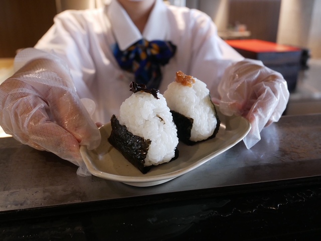 職人握りたてのおむすび