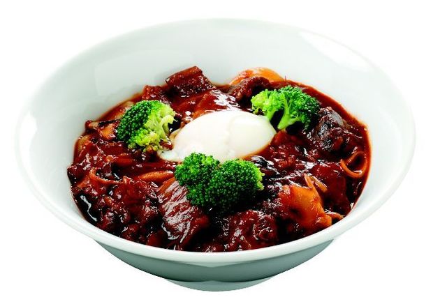 きのこたっぷり牛すじデミ玉丼 