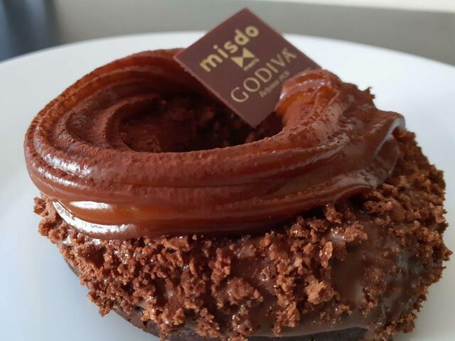 塩バターキャラメルクリームのトロッと感がいい感じ！キャラメルショコラ  テイクアウト324円  イートイン330円【misdo mees GODIVA プレミアムショコラコレクション】