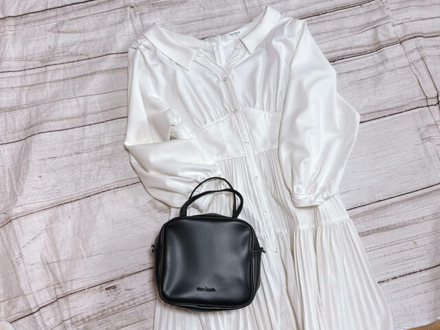 ロングシャツドレスにはハンドバッグとして♪
