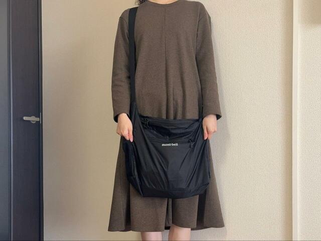 【モンベル　ポケッタブル　ライトショルダーL】ショルダーストラップは長さ調節可能。最長120cmにすると、太ももあたりにバッグがきます（身長170cm）