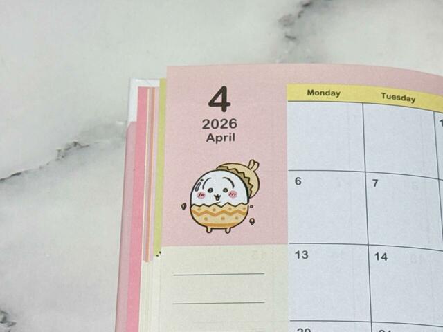 イースターエッグになったうさぎ。つるんと白い姿がなんだかちょっぴり不気味ですがかわいいです！