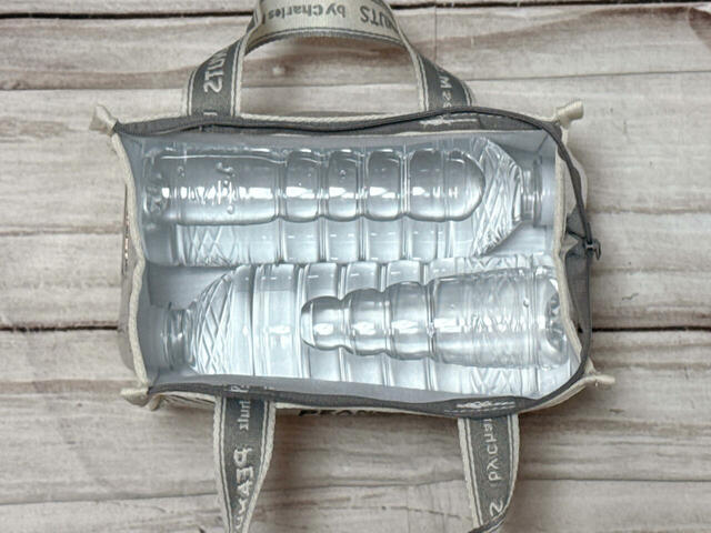 550mlのペットボトルが2本収納可能