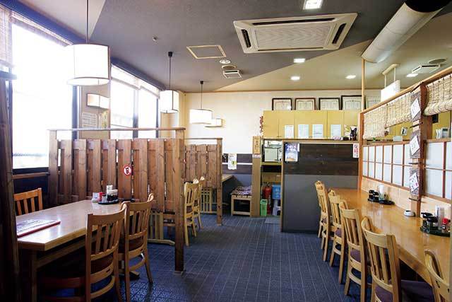 レストハウス 舞子（愛知／豊田）　内観　広々とした店内。大人数で利用する場合は事前に予約をしよう。