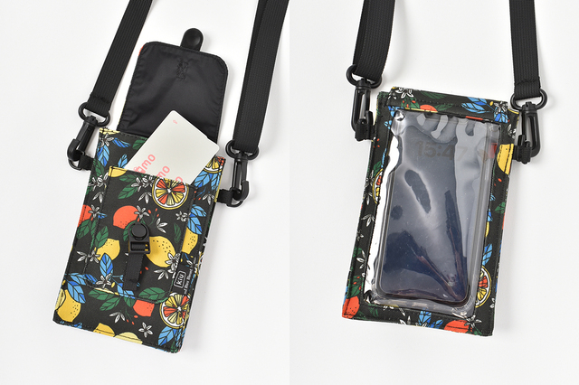 カードなどを入れられるフロントポケット付き【KiU×Bleu Bleuetコラボ】