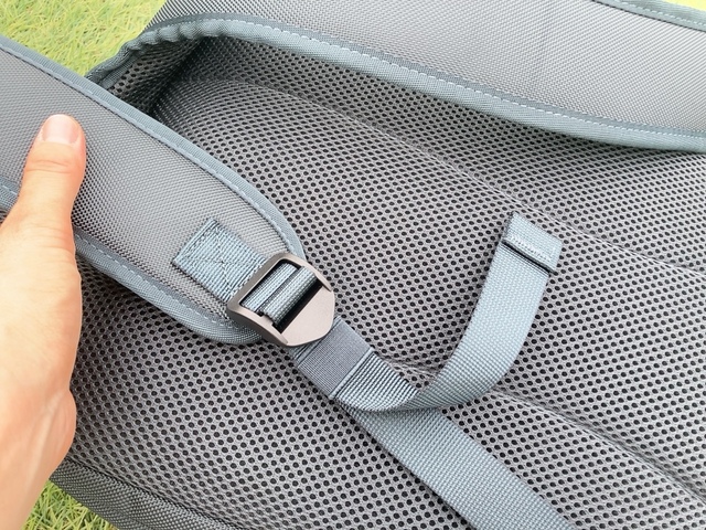 【ワークマン 型崩れしにくいビジネスリュック】肩紐は自由に長さを調節できます