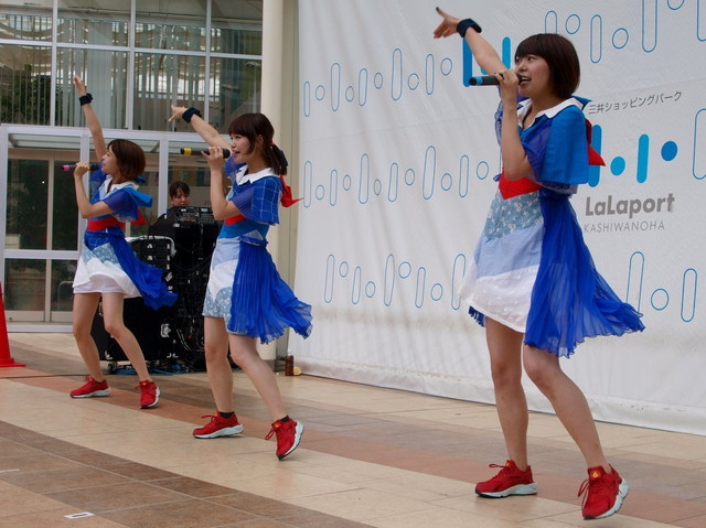 Negicco 柏の葉リリースイベント／ライブの様子