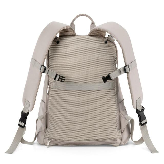 ワークマン　高撥水マルチシートインマザーズリュック　肩紐のバックルが外れるので抱っこ紐と重なっても大丈夫