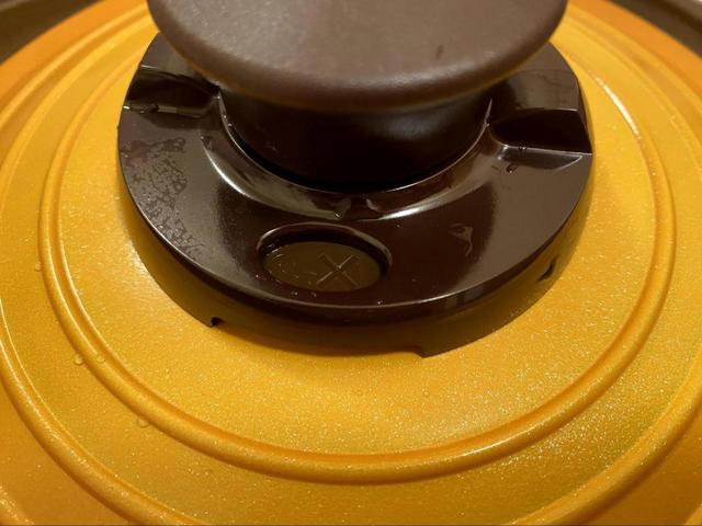 【アイリスオーヤマ　無加水鍋】蒸気コントロールで吹きこぼれない！