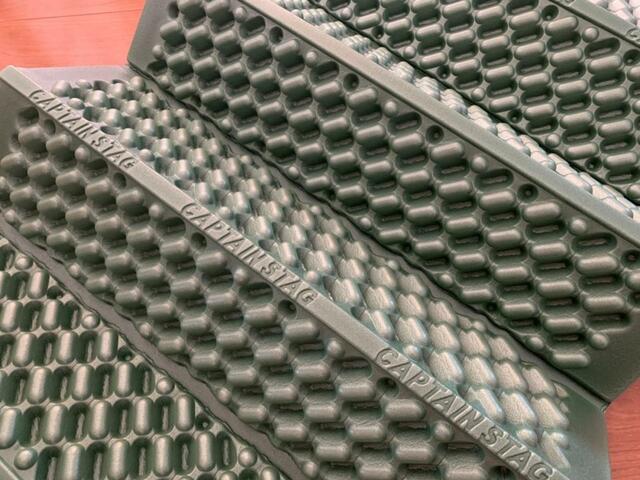 【CAPTAIN STAG EVAフォームマット】折り目にロゴも入っています