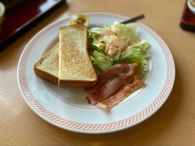 【Joyfull ベーコンモーニング】驚きの328円（税込）という価格のベーコンモーニング。 トースト・ブールパン・ライスから主食が選べます。今回はトーストをチョイス