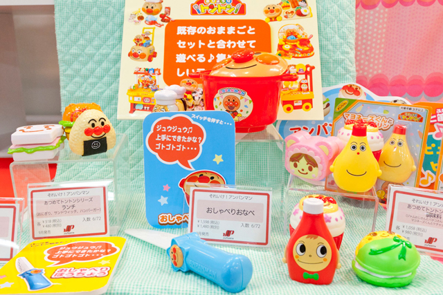 別売りのアイテムも充実。【知育・幼児玩具】部門5位 アンパンマン ワゴンでおとどけ!できたてカフェキッチン/6980円/ジョイパレット