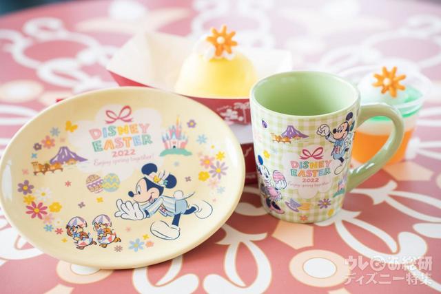 ディズニーの仲間たちがイースターを楽しんでいる様子がデザインされたスーベニア付きメニュー|スウィートハート・カフェ