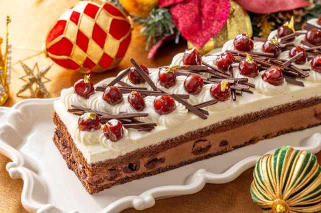 「クリスマス・ブラックフォレスト」<期間:2025年11月6日~12月28日>【【ヒルトン名古屋】贅沢なクリスマススイーツビュッフェ「Holiday Jewel Box」で“ホリデーシーズン”をより華やかに♪】