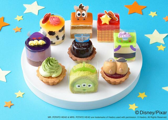 『バズ・ライトイヤー』のスペース・レンジャーを中心に、8キャラクターが並んでいます