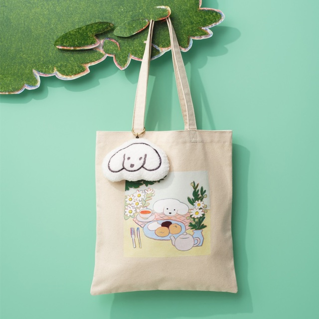 マチなしトートバッグ(TEA) ￥4,180、リールパスケース ￥2,970