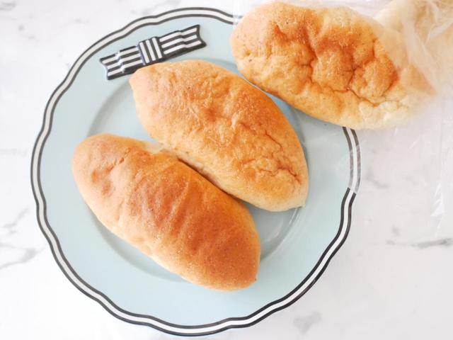 1個当たり約60円とは安い！／成城石井自家製　バターじゅわっともっちり塩パン　323円（税込）