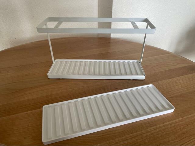 【tower（山崎実業）トレー付きジャグボトル＆グラススタンド 2段】トレーは取り外し可能