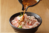日高産毛がに・江差産紅ずわいがにウニかけご飯