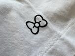 【ユニクロ クロミ&マイメロディ UT グラフィックTシャツ WHITE】リボンのデザインがワンポイントで袖にある