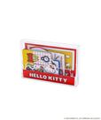 【3COINS×ハローキティコラボアイテム人気ランキング 5位】「HELLO KITTY カセットテープケース付きステッカーセット」レッド 550円（税込）