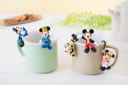 ミッキーがコップのフチに座る姿が可愛すぎ! TDR35周年ミッキー