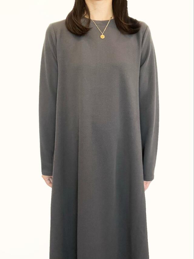 【coca エンボス長袖Aラインワンピース】キレイ見えするのにスウェット感覚でイージーに着られます！旅行など長距離の移動にも◎