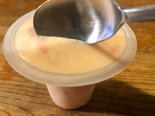 【無印良品　凍らせて食べるあまおう&ヨーグルト味】しっかり凍らせてもスプーンがスッと入る硬さなので食べやすい