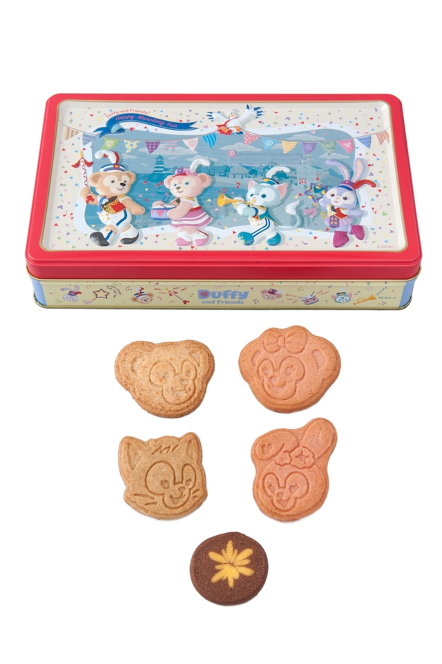 アソーテッド・クッキー ¥1,300 ※縦約15 × 横約24,5 ×高さ約4,5cm 内容量16個 全粒粉クッキー（ダッフィー型3個、ストロベリークッキー（シェリーメイ型）3個、コーヒークッキー（ジェラトーニ型）3個、アップルシナモンクッキー（ステラ・ルー型）3個、チョコレート＆バナナクッキー4個｜東京ディズニーリゾート35周年「ダッフィー＆フレンズのハッピーマーチングファン」スペシャルグッズ