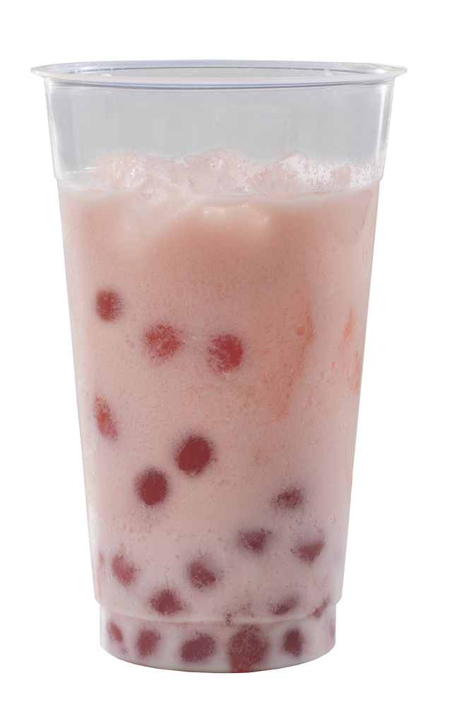 スパークリングタピオカドリンク（ストロベリーヨーグルト） 450円｜ヒューイ・デューイ・ルーイのグッドタイム・カフェ、キャプテンフックス・ギャレー、ボイラールーム・バイツ｜東京ディズニーランド「ベリー・ベリー・ミニー！」スペシャルメニュー