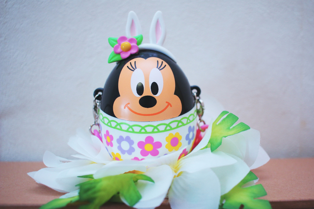 シュシュを使って立てると安定します。