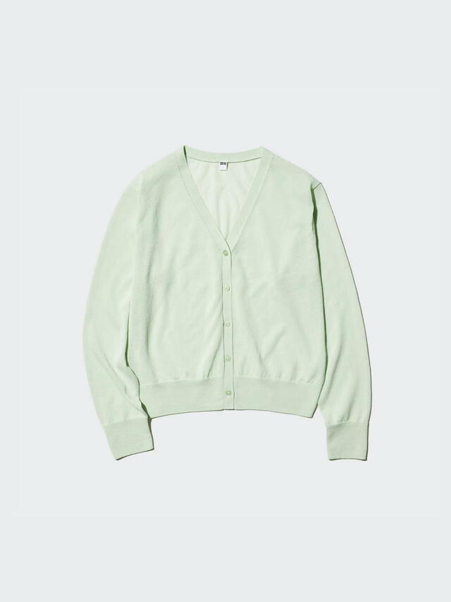 「ライトVネックカーディガン」2,990円(税込)