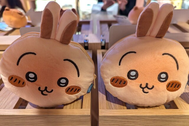 【ちいかわベーカリー】「パンみたいなおかおポーチ（うさぎ）」1,760円
