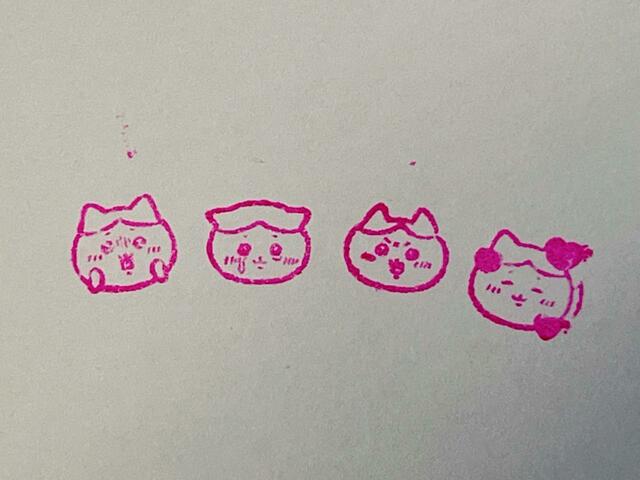 【おえかきぱふぇ　ちいかわスタンプ特大号付録】ハチワレは4種類。ハートに囲まれたスマイルハチワレがキュート！