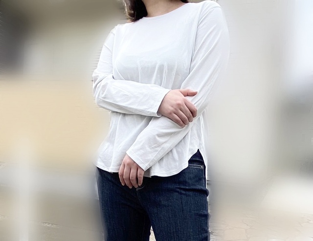 【UNIQLO ソフトコットンラウンドヘムT（長袖）】サラッと着られるのでコーディネートの幅が広がりそう