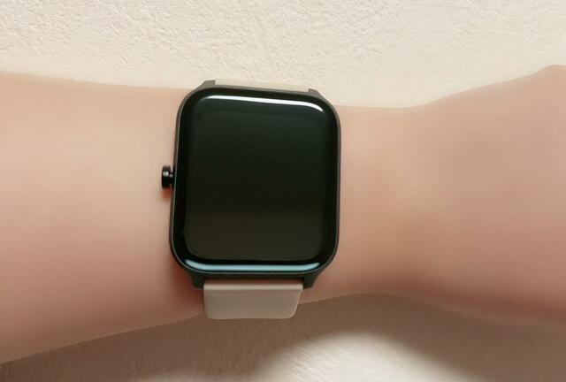 【3COINS デバイスバンド】すぐに間違えますがつまみが自分から見て右になるように付けるのが正解！写真は逆です