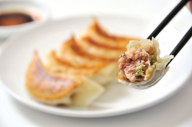 味坊（神田）　ラム肉入り焼き餃子 600円（6個）