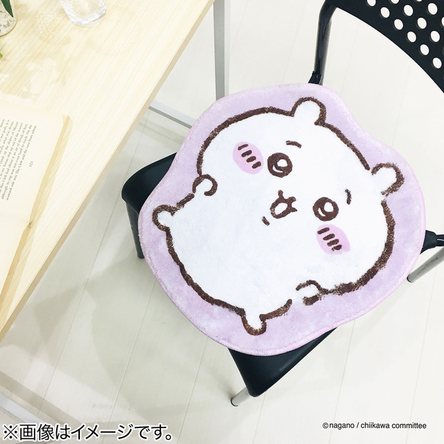 「ちいかわ インテリアマット （ちいかわ）」2,420円（税込）