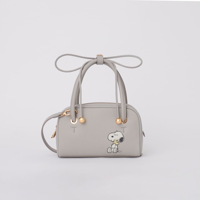 【PEANUTS×FURLA】「フルラ ポピー ミニ ドーム」¥49,500(税込み)、W21 x H11 x D7cm(全4色)
