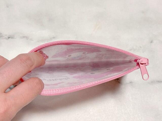 ファスナーで開閉する仕様