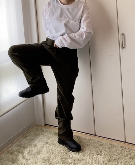 【ワークマン ソロテックス使用バズライトストレッチカーゴパンツ】スキニータイプで足が長く見えます