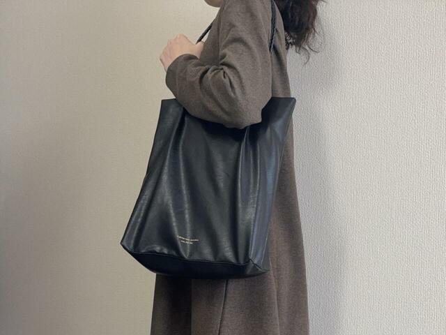 【ロペピクニック　洗えるメッシュハンドルトートバッグ】ただ、持ち手が細いためか重い荷物を入れると少し肩に食い込みます。入れすぎには注意しましょう