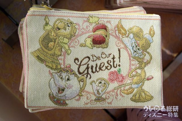 しっかりした生地のポーチ。クラッチバッグにしても素敵