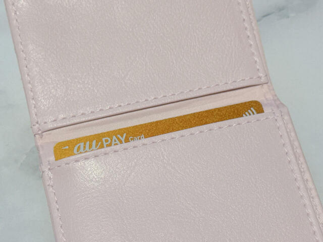 コンパクトな作りなので、カードポケットにはカード1枚を入れるのがおすすめ