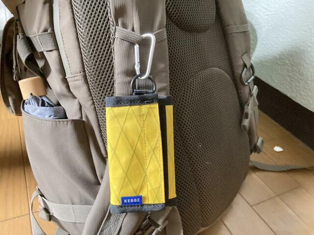 【KEBOZ XPAC MINI WALLET】カラビナで引っ掛けられるため、紛失しにくい