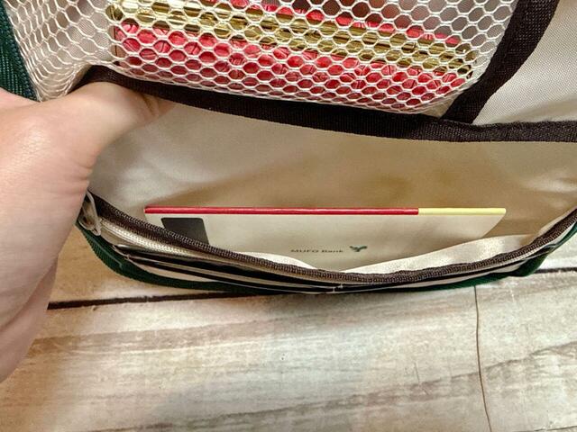 通帳もすっぽり収まります